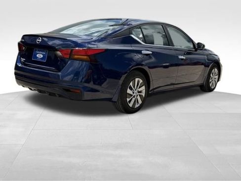 Used 2024 Nissan Altima 2.5 S FWD image 5