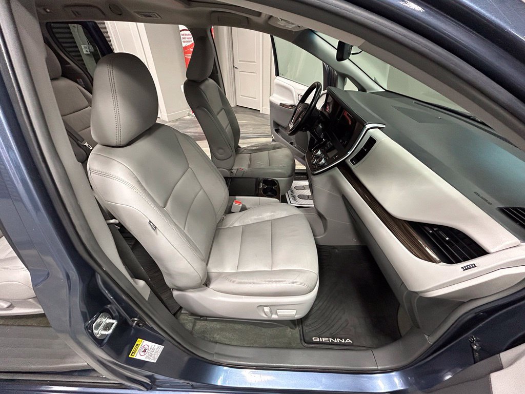 Used 2015 Toyota Sienna XLE FWD image 42
