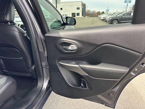 Used 2021 Jeep Cherokee Latitude Lux 80th Anniv w/ Quick Order Package 26U 80TH image 21