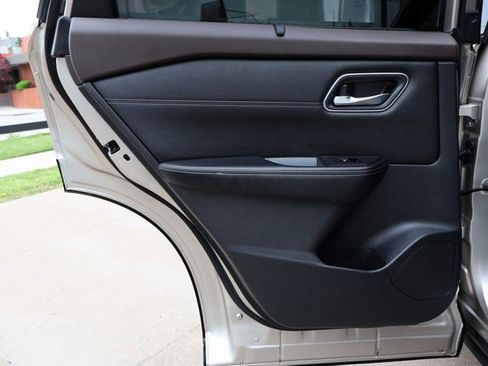 Used 2021 Nissan Rogue SL AWD/4WD image 19