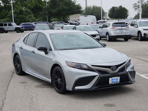 Used 2022 Toyota Camry SE w/ Carpet Mat Package (TMS) FWD image 3