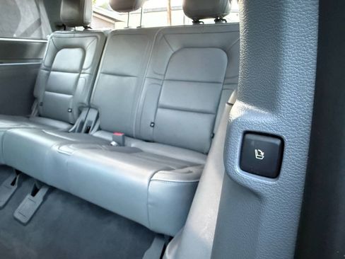 Used 2018 Lincoln Navigator Reserve AWD/4WD image 33