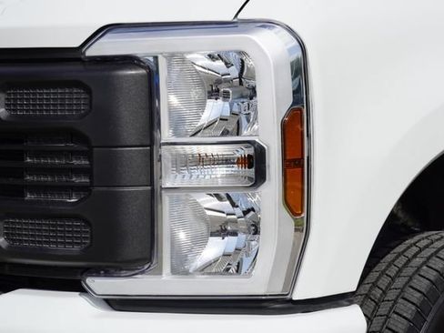 Certified 2025 Ford F250 XL AWD/4WD image 4