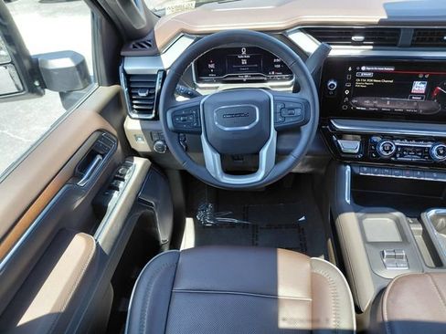 Used 2025 GMC Sierra 2500 Denali w/ Denali Reserve Package AWD/4WD image 17