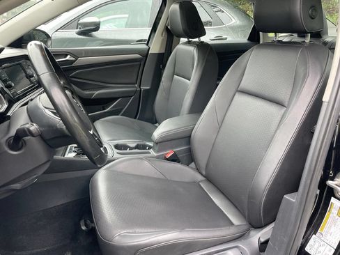 Used 2019 Volkswagen Jetta SE FWD image 4