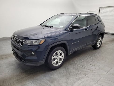 Used 2024 Jeep Compass Latitude image 2