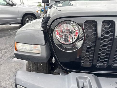 Used 2023 Jeep Gladiator Sport AWD/4WD image 8