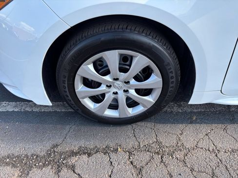 Used 2025 Toyota Corolla LE FWD image 28