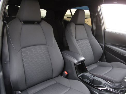 Used 2025 Toyota Corolla SE w/ SE Package image 10