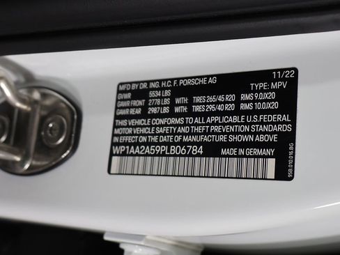 Used 2023 Porsche Macan AWD/4WD image 55
