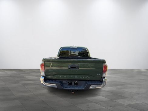 Used 2022 Toyota Tacoma TRD Off-Road AWD/4WD image 5