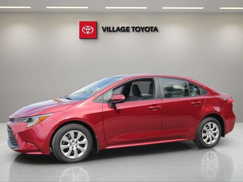 Certified 2025 Toyota Corolla LE FWD image 1