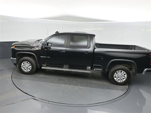 Used 2024 Chevrolet Silverado 2500 LT image 32