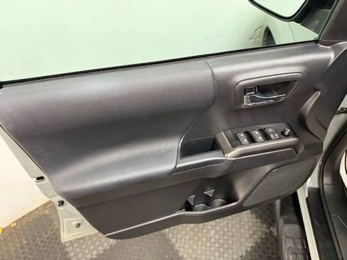 Used 2023 Toyota Tacoma TRD Sport image 18