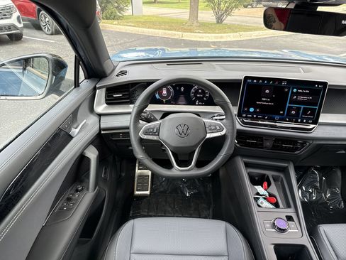 New 2025 Volkswagen Tiguan SE R-Line image 16