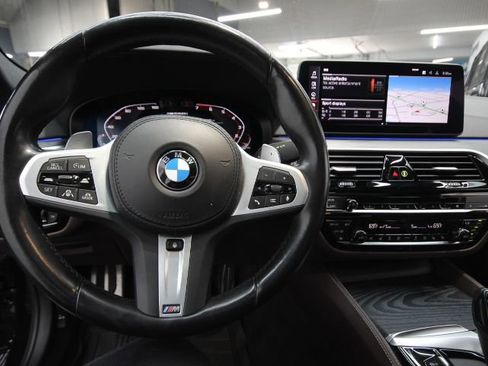 Used 2023 BMW M550i xDrive w/ Executive Package image 31