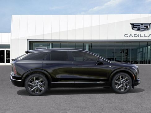 New 2026 Cadillac Optiq Luxury 2 image 29