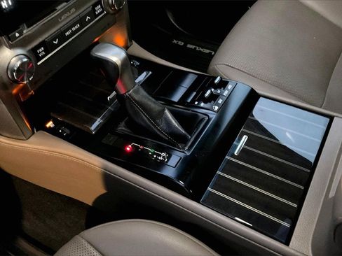 Used 2020 Lexus GX 460 Premium image 18