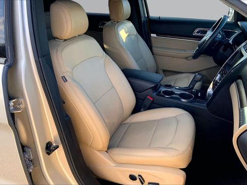 Used 2017 Ford Explorer Limited FWD image 9