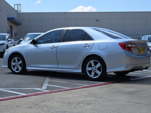 Used 2013 Toyota Camry SE FWD image 5