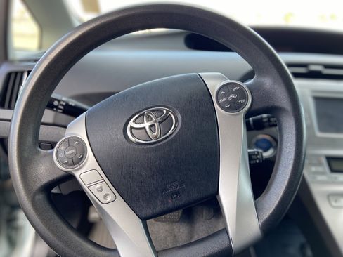 Used 2015 Toyota Prius Two image 28