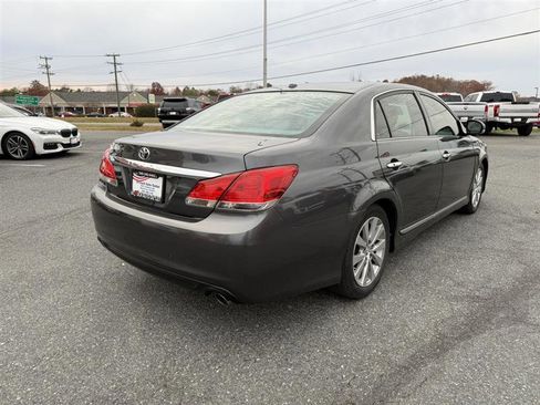 Used 2011 Toyota Avalon Limited image 4