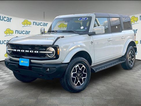 Used 2025 Ford Bronco Outer Banks image 3