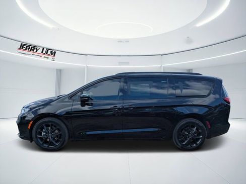 New 2026 Chrysler Pacifica Limited w/ S Appearance Package FWD image 5
