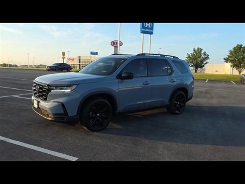 Used 2025 Honda Pilot Black Edition image 4