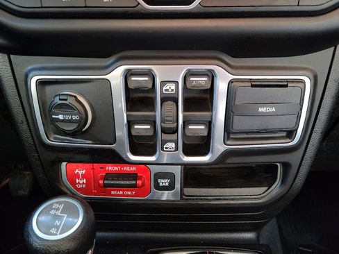 Used 2018 Jeep Wrangler Unlimited Rubicon w/ Dual Top Group image 12