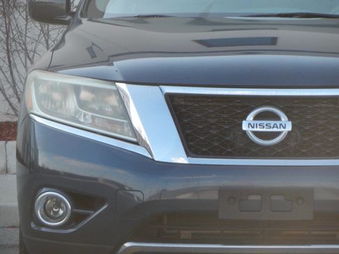 Used 2014 Nissan Pathfinder SL w/ SL Tech Package FWD image 11
