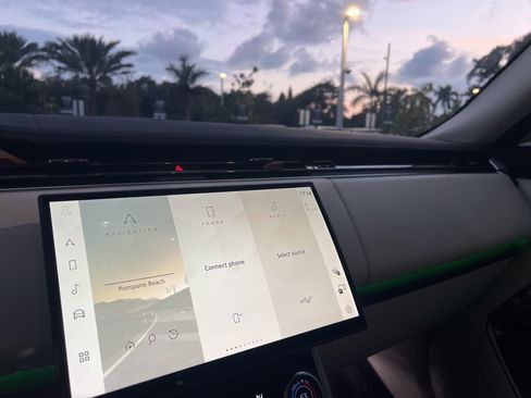 Used 2023 Land Rover Range Rover SE image 74