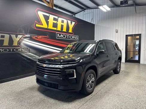 Used 2026 Chevrolet Traverse LT AWD/4WD image 1