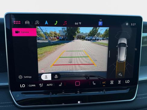 New 2025 Volkswagen Tiguan SE image 24