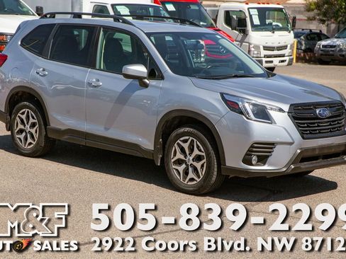 Used 2023 Subaru Forester Premium AWD/4WD image 1
