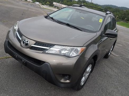 Used 2014 Toyota RAV4 LE AWD/4WD image 4