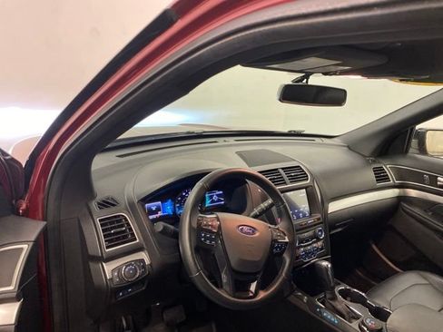 Used 2017 Ford Explorer XLT w/ Equipment Group 202A AWD/4WD image 7
