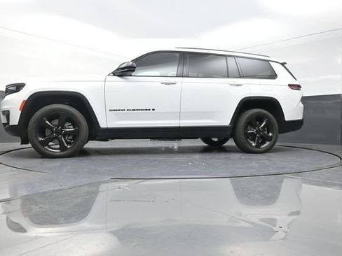 Used 2025 Jeep Grand Cherokee L Limited w/ Black Appearance Package AWD/4WD image 34