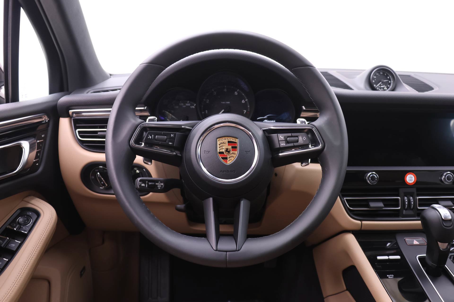 Used 2026 Porsche Macan AWD/4WD image 21