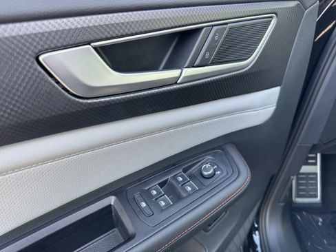 Used 2025 Volkswagen Atlas Peak Edition SE image 15