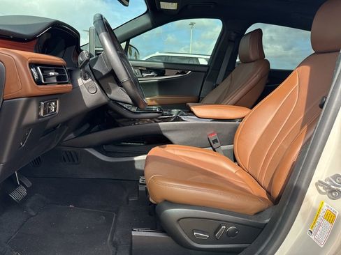 Used 2023 Lincoln Nautilus Reserve image 6