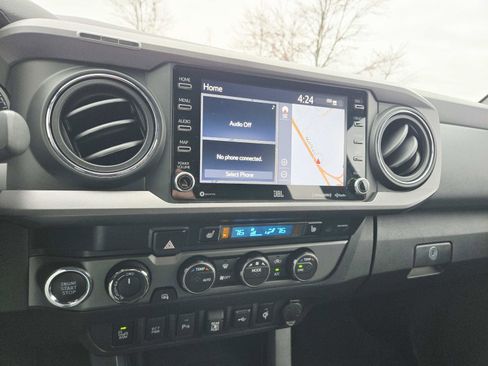 Used 2020 Toyota Tacoma TRD Off-Road w/ TRD Premium Off Road Package image 29