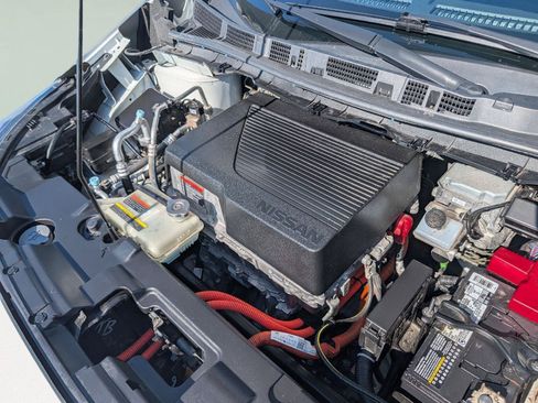 Used 2019 Nissan Leaf SL w/ SL Technology Package FWD image 24