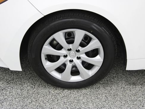 Used 2023 Toyota Corolla LE FWD image 11