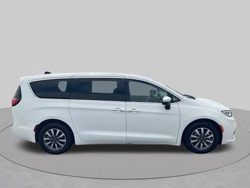 Used 2023 Chrysler Pacifica Touring-L FWD image 32