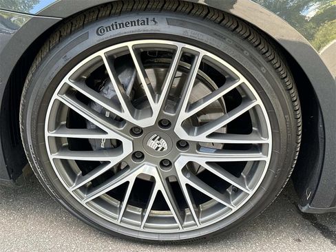 Used 2024 Porsche Panamera 4 image 11