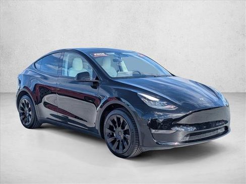 Used 2021 Tesla Model Y Long Range image 3
