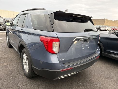 Used 2021 Ford Explorer XLT w/ Equipment Group 202A image 5
