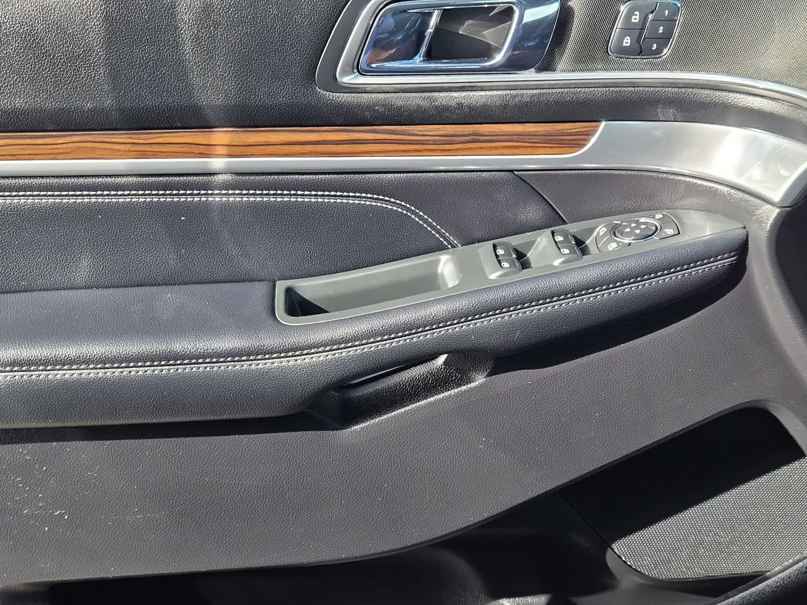 Used 2016 Ford Explorer Limited w/ Equipment Group 301A FWD image 22