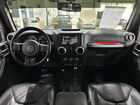Used 2015 Jeep Wrangler Unlimited Sahara w/ Connectivity Group image 18
